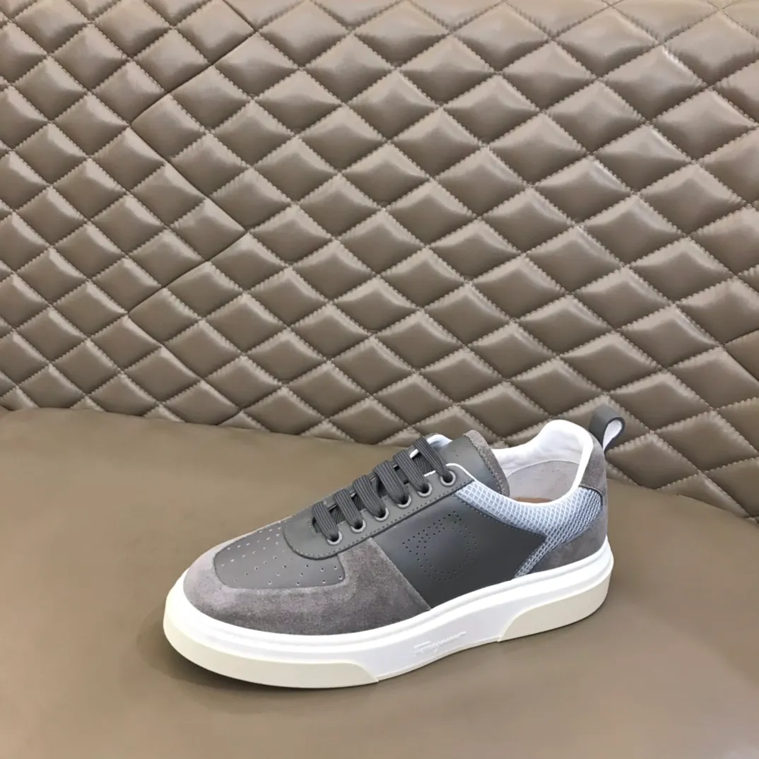 p420 "Salvatore Ferraga**" men's low-cut fashion sneakers. This casual shoe has a novel structure and is made of soft calfskin. The contrasting color elements on the upper highlight the bold and avant-garde atmosphere. The first-layer cowhide lining is high-end and comfortable. Energetic and fresh, these shoes can be worn with casual looks or add a touch of street style to elegant trousers.  Size: 38-44